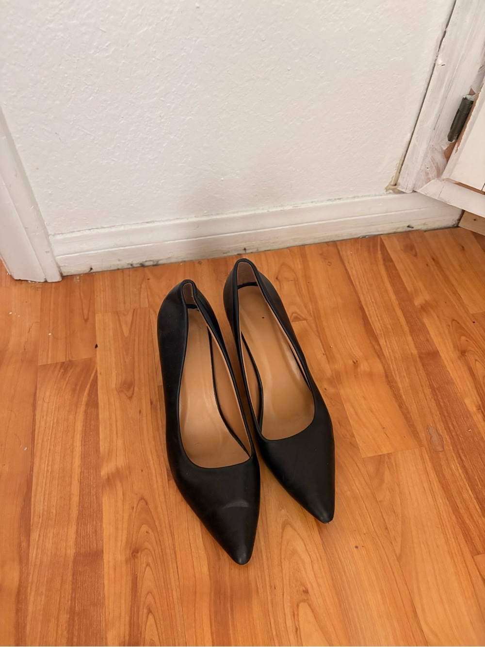 Classic Black Pointed-Toe Women’s Pumps
